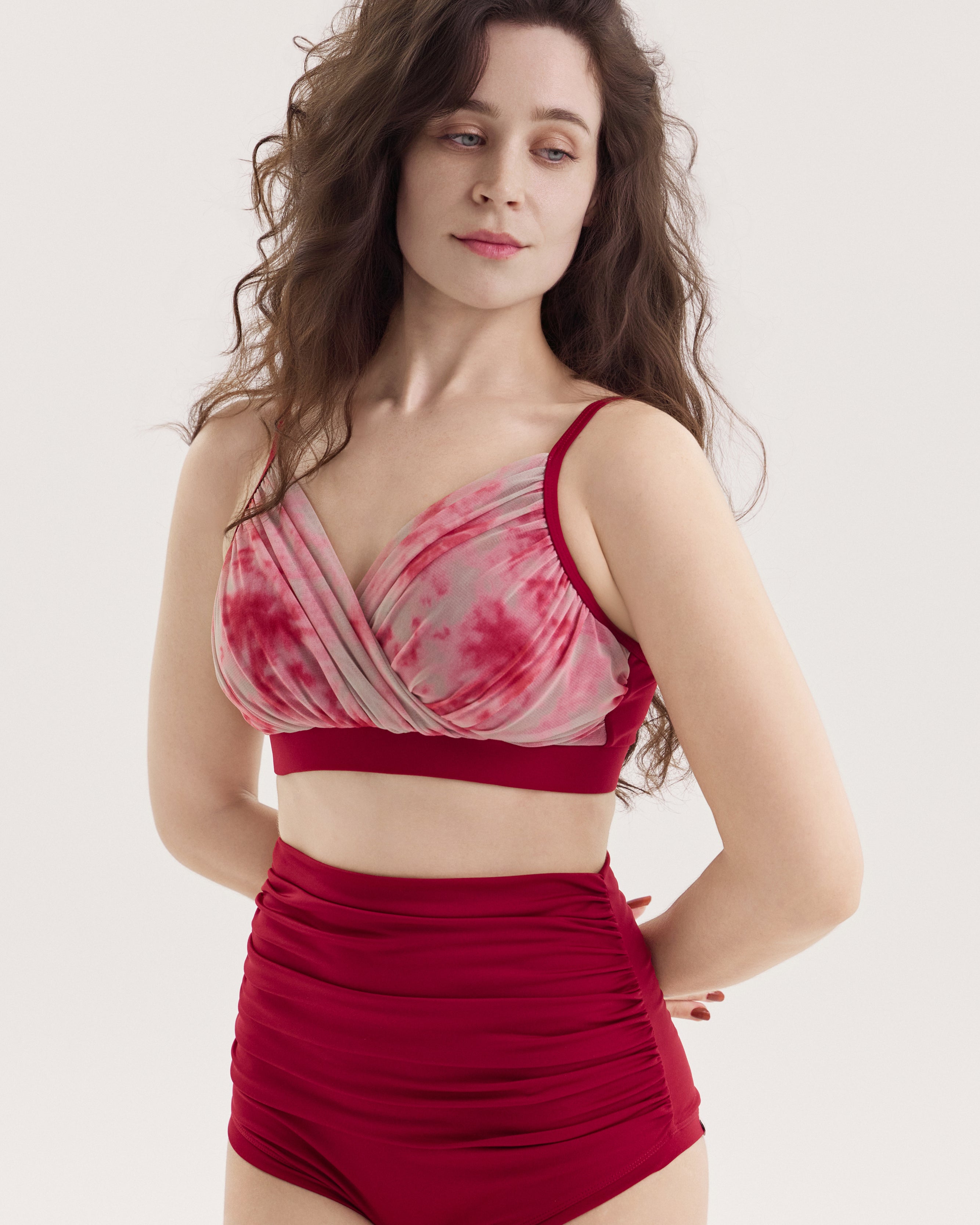 Red Cloud Set – elegant pole dancewear featuring triangle top & high-waist shorts