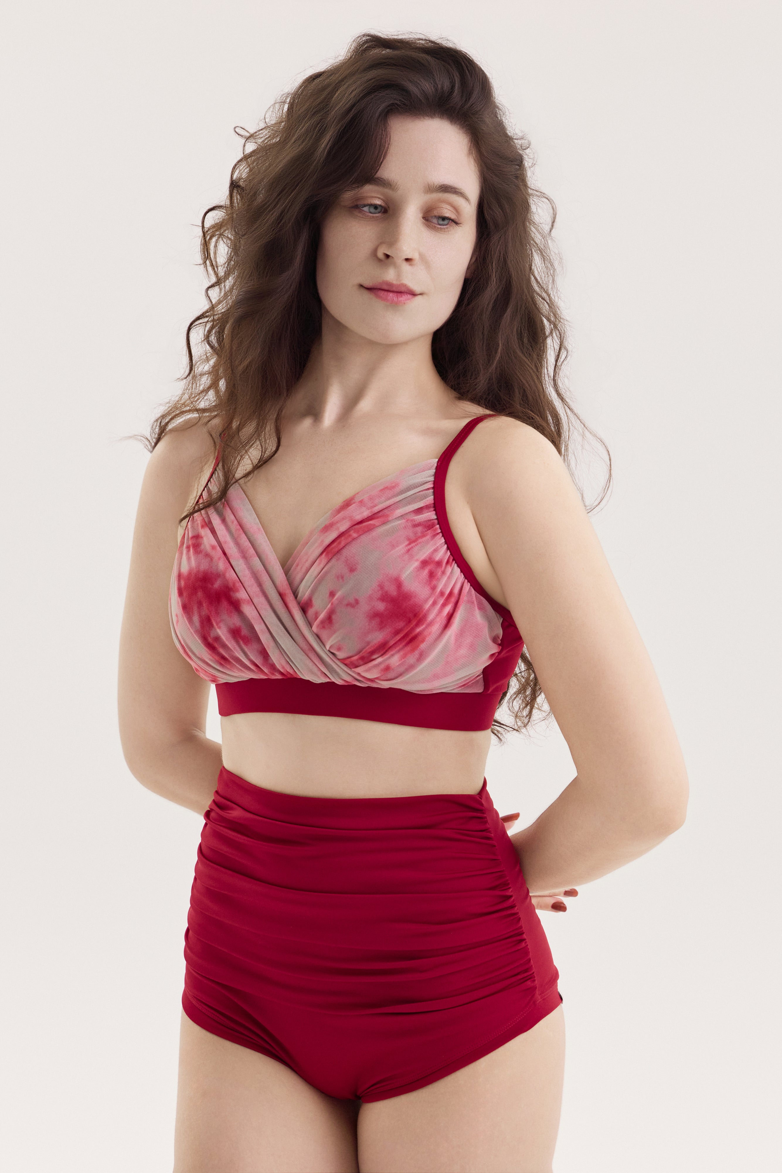 Red Cloud Set – elegant pole dancewear featuring triangle top & high-waist shorts