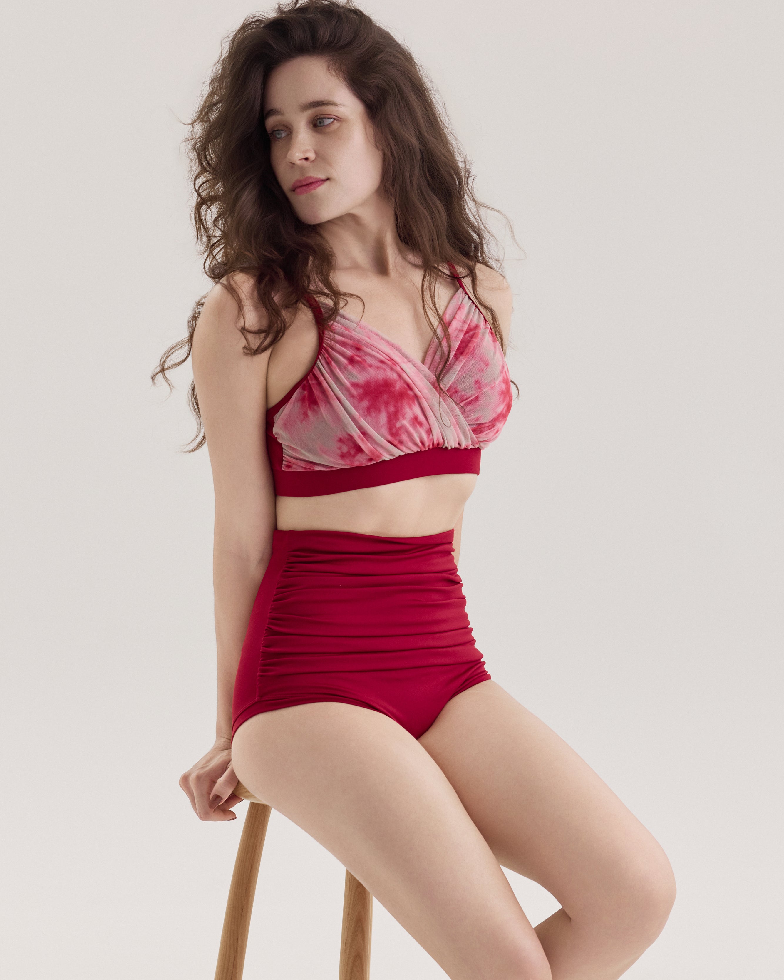 Red Cloud Set – performance polewear with triangle crop top & high-waist shorts